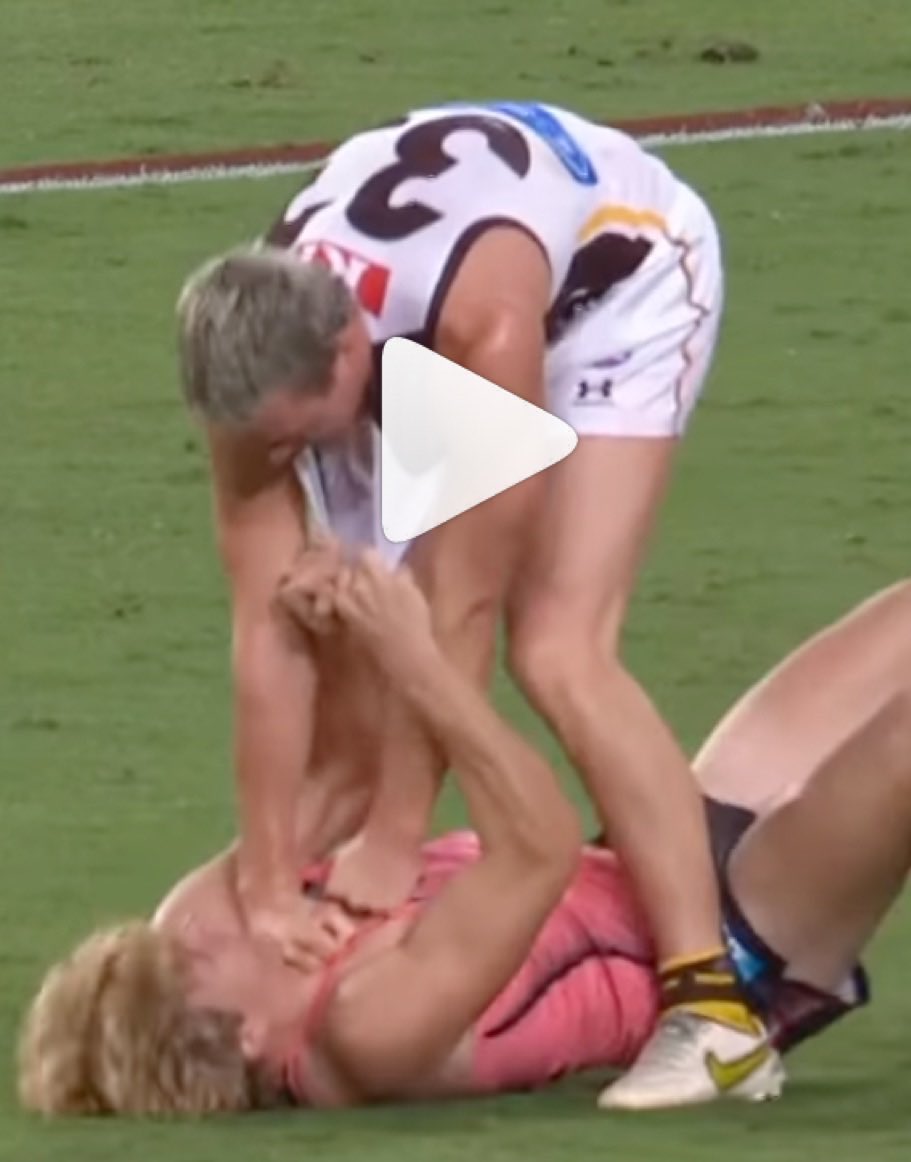 75borw's tweet photo. @DogsBreakfastFC Well he was able to get away with a jumper punch to a bloke’s jaw early in the year … the AFL need to let the whole competition know you can do this without suspension… or do they have a special rules for Ginnivan 🤔🤔 https://t.co/8r0HTcGRXw