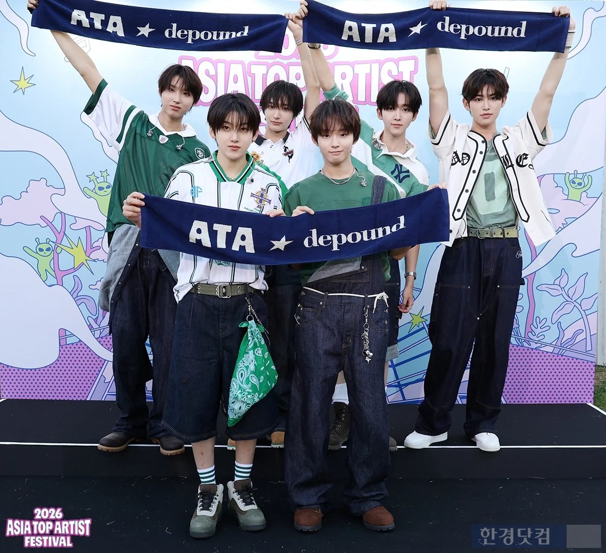 Spain_KickFlip's tweet photo. Parte 1 de fotos de @kickflip_jype en el ATA Festival que se pueden encontrar en este articulo 

🔗https://t.co/mzrnfy7rFA

#ATA페스티벌 #ATAFESTIVAL #ATA #킥플립 #KickFlip https://t.co/SeTWDZHB8E