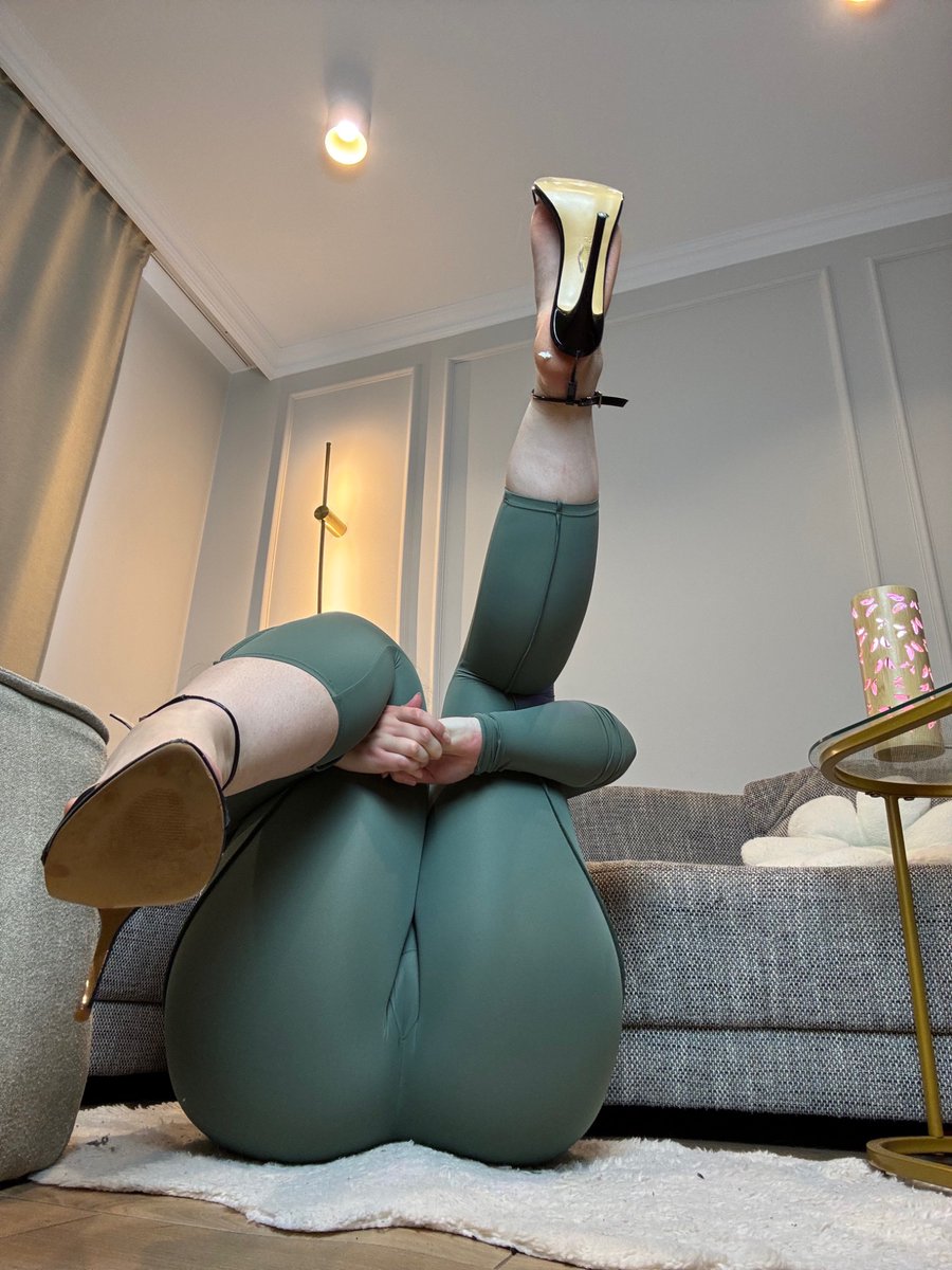 Kumeck_a's tweet photo. Do my legs form a heart shape? https://t.co/0pLIJ5nq0U
