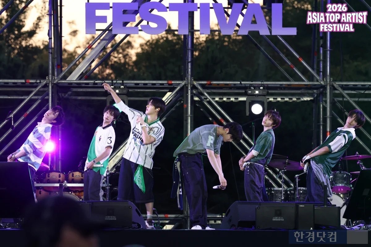 Spain_KickFlip's tweet photo. Parte 2 de fotos de @kickflip_jype en el ATA Festival que se pueden encontrar en este articulo 

🔗https://t.co/mzrnfy7rFA

#ATA페스티벌 #ATAFESTIVAL #ATA #킥플립 #KickFlip https://t.co/aETL4YaQRC
