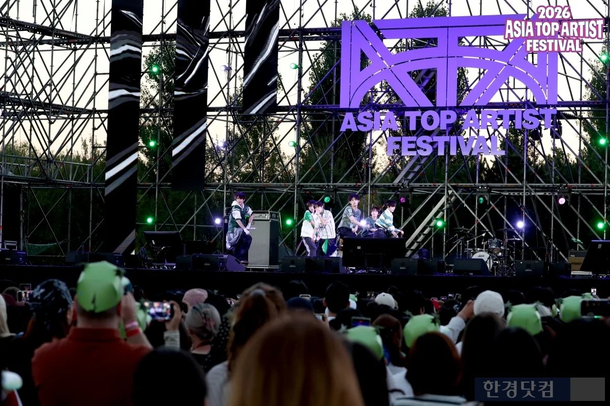 Spain_KickFlip's tweet photo. Parte 2 de fotos de @kickflip_jype en el ATA Festival que se pueden encontrar en este articulo 

🔗https://t.co/mzrnfy7rFA

#ATA페스티벌 #ATAFESTIVAL #ATA #킥플립 #KickFlip https://t.co/aETL4YaQRC