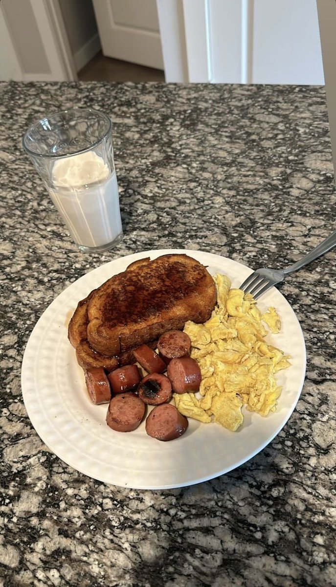 Topxsybrown's tweet photo. A  or   B for breakfast? https://t.co/ai3Hk8FjEj