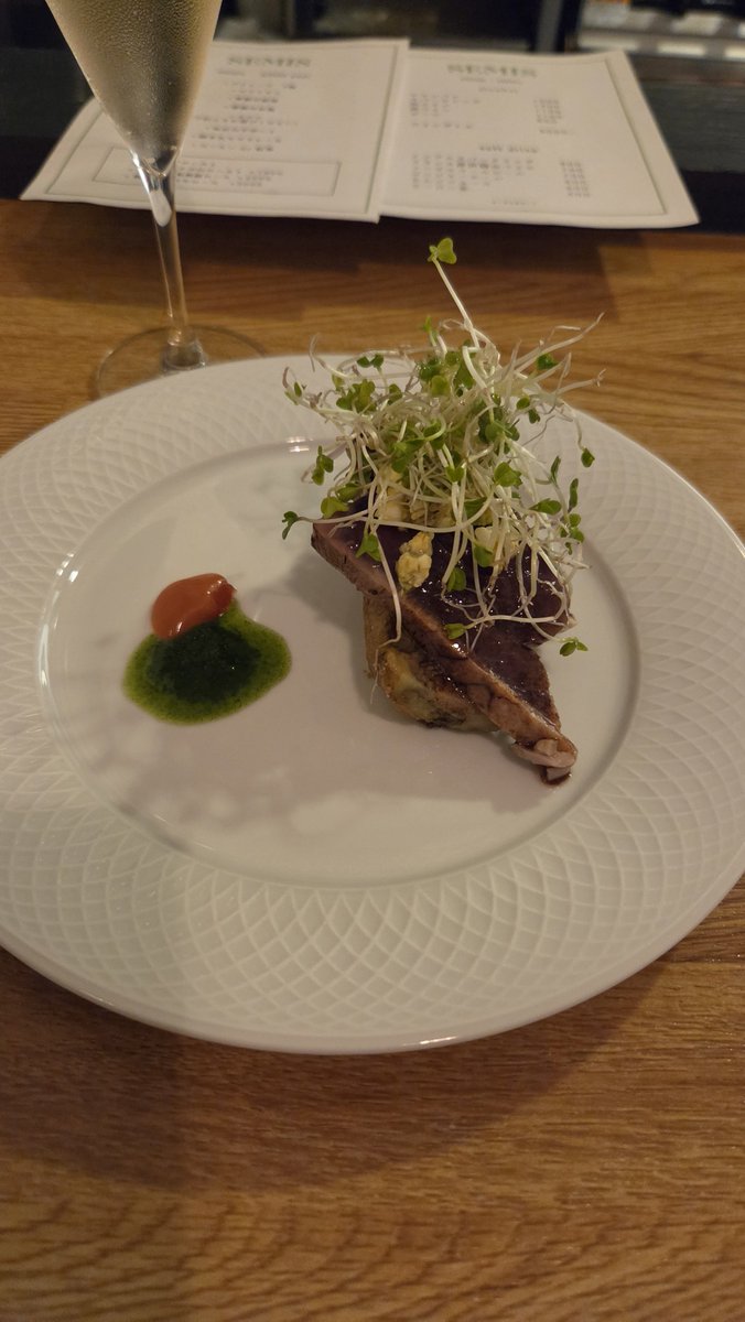 saesae_clover's tweet photo. SEMISさんでお友達とご飯でした。
最初のアミューズとノンアルコールスパークリングから、美味しい～、ってなってました。
忘れてしまっていたことも思い出せて良かった！
みんなも美味しいの食べてください(ﾟーﾟ*) https://t.co/Rqv9vh3sEk