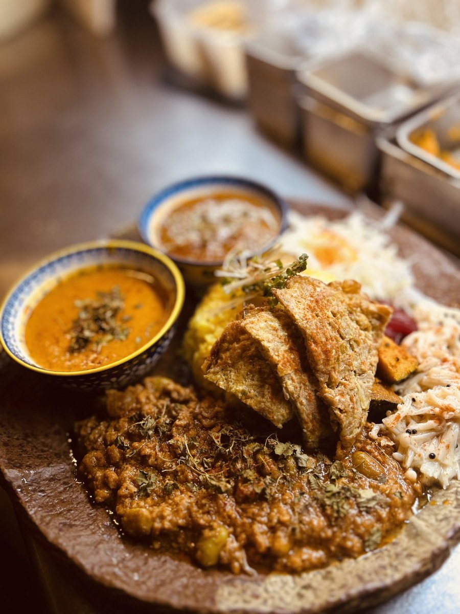 currybarjamming's tweet photo. 9/21夜の部OPEN 🌿
祝日の夜、町田の隠れ家で「軽く一杯」も「しっかり食事」も自由に

・スパイスタパス各種
・ケララペッパーキーマ
・ポークビンダル
・マスタードフィッシュ

無化調＆グルテンフリーの身体に優しいスパイスとお酒を。0次会にもディナーにもぜひ👍 https://t.co/MkMbm0n0DI