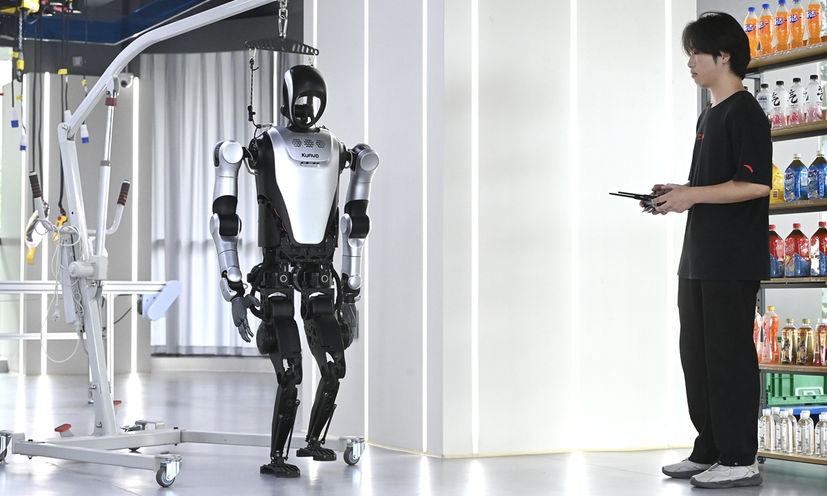 PamMassie4's tweet photo. Embodied AI startup GENISOMAI closed a RMB hundreds-of-millions Series B led by UAE's StoneVenture—middle-east capital is now chasing Chinese humanoid startups alongside domestic VCs. #ChineseRobotics #Funding #EmbodiedAI https://t.co/6ny14Q8hiO