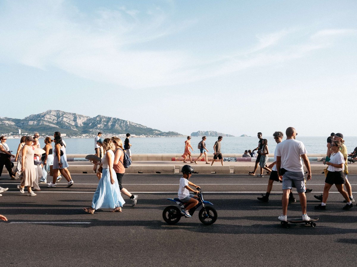 marseille's tweet photo. 🚶‍♀️ La Voie est Libre revient dimanche 27 septembre sur la Corniche de 10h à 19h !

Au programme : animations culturelles, musicales et sportives, cours de danse, jeux de société et artistes en déambulation.

https://t.co/USvaCRUQSt https://t.co/53UG03qT28