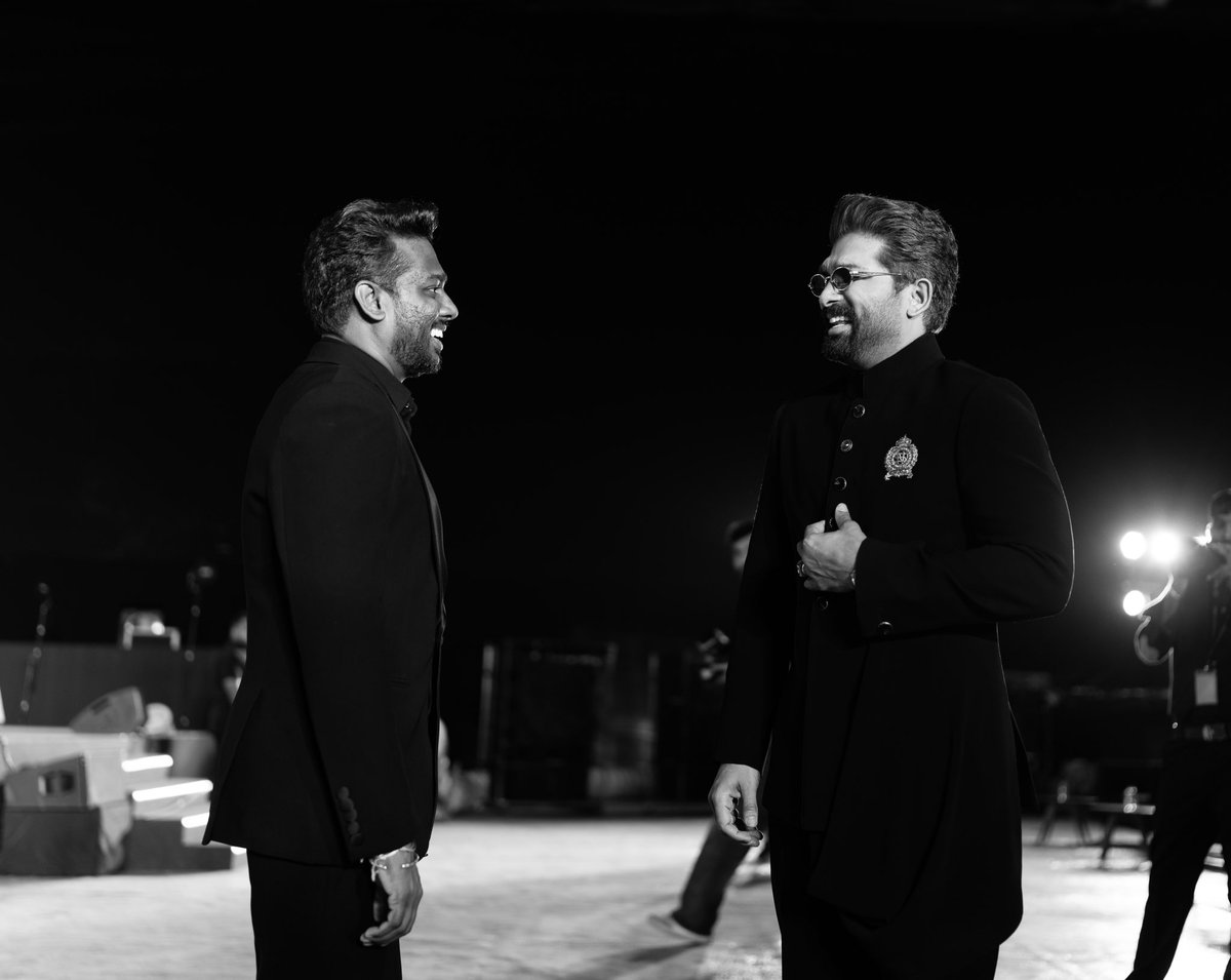 alluarjun's tweet photo. Happy Birthday to my director @Atlee_dir garu. 🖤 
Extremely proud to work with a director of your vision and calibre. Looking forward to creating more magic. 🖤 https://t.co/dxpXvJs09u