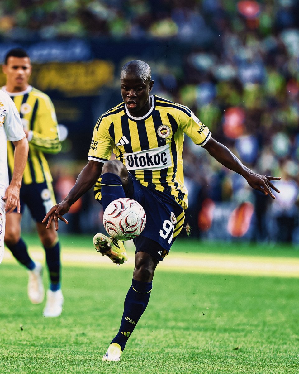 Fenerbahce__FR's tweet photo. Ngolo Kante. 💛💙 https://t.co/K7m4faif8i