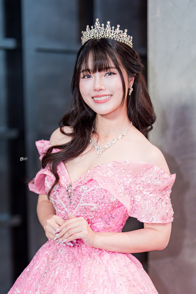 hornokhook48's tweet photo. (1) เจ้าหญิงแพรวา ✨
#miusic
#PinkSymphonicConcert https://t.co/WmJqdu7rvE