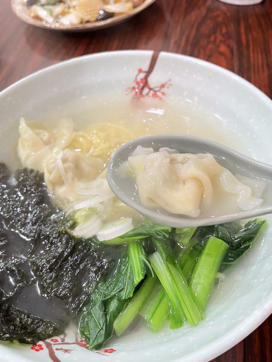 HaemonItagaki's tweet photo. 98麺目は、食味天でワンタンラーメンとネギ炒飯セット。#んめっけ https://t.co/kGtuCUdy8d