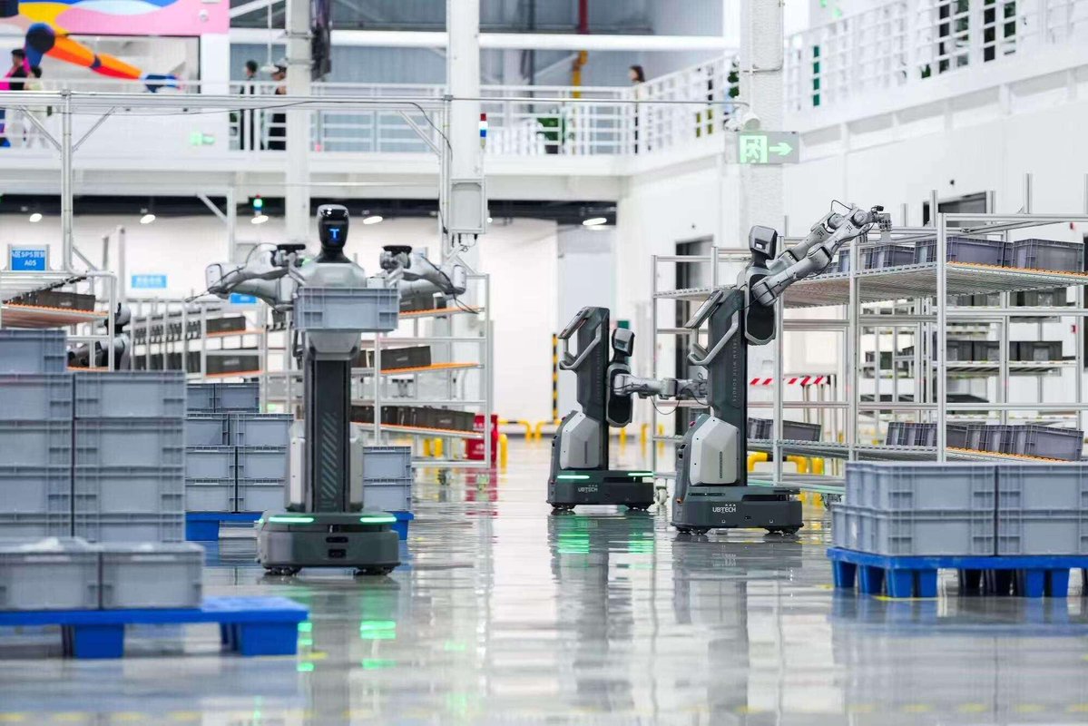 ihniy2's tweet photo. Morgan Stanley's new report says China's supply chain now accounts for over 90% of global humanoid robot shipments—Hong Kong robotics stocks surged Sept 18, with CloudMinds up 11% and Efreetech up 10%. #ChineseRobotics #Humanoid #SupplyChain https://t.co/Oc7YlWyIrP