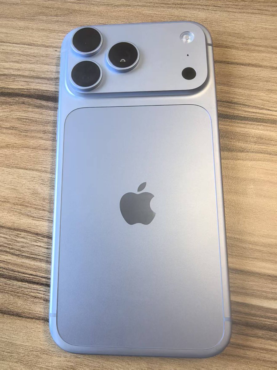 gengdaJ's tweet photo. 太不容易了，终于吃上细糠，把用了三年的华为换成了iPhone 18 Pro Max。

做的第一件事就是用之前免费注册的美区Apple ID登录Apple Store

然后在支付宝买了25$的礼品卡，买了Shadowrocket。

再让Codex使用iPhone镜像（不用连接任何数据线，比华为香太多了），把DMIT的节点导入Shadowrocket。

接着就是让Codex连接上华为，把所有App分类，然后让Codex通过镜像批量在App Store下载应用到iPhone。

接下来，就是购买一个美国手机号，买一张转换卡，然后用这个手机号注册新的Gmail，再申请一个新的Apple ID，最后用StarryBlu试着订阅一下Claude。

之后可能也会出很多iPhone小白使用教程（大佬勿看），也会把之前的App，跨框架开发适配一下iPhone，继续在小红书开卖！