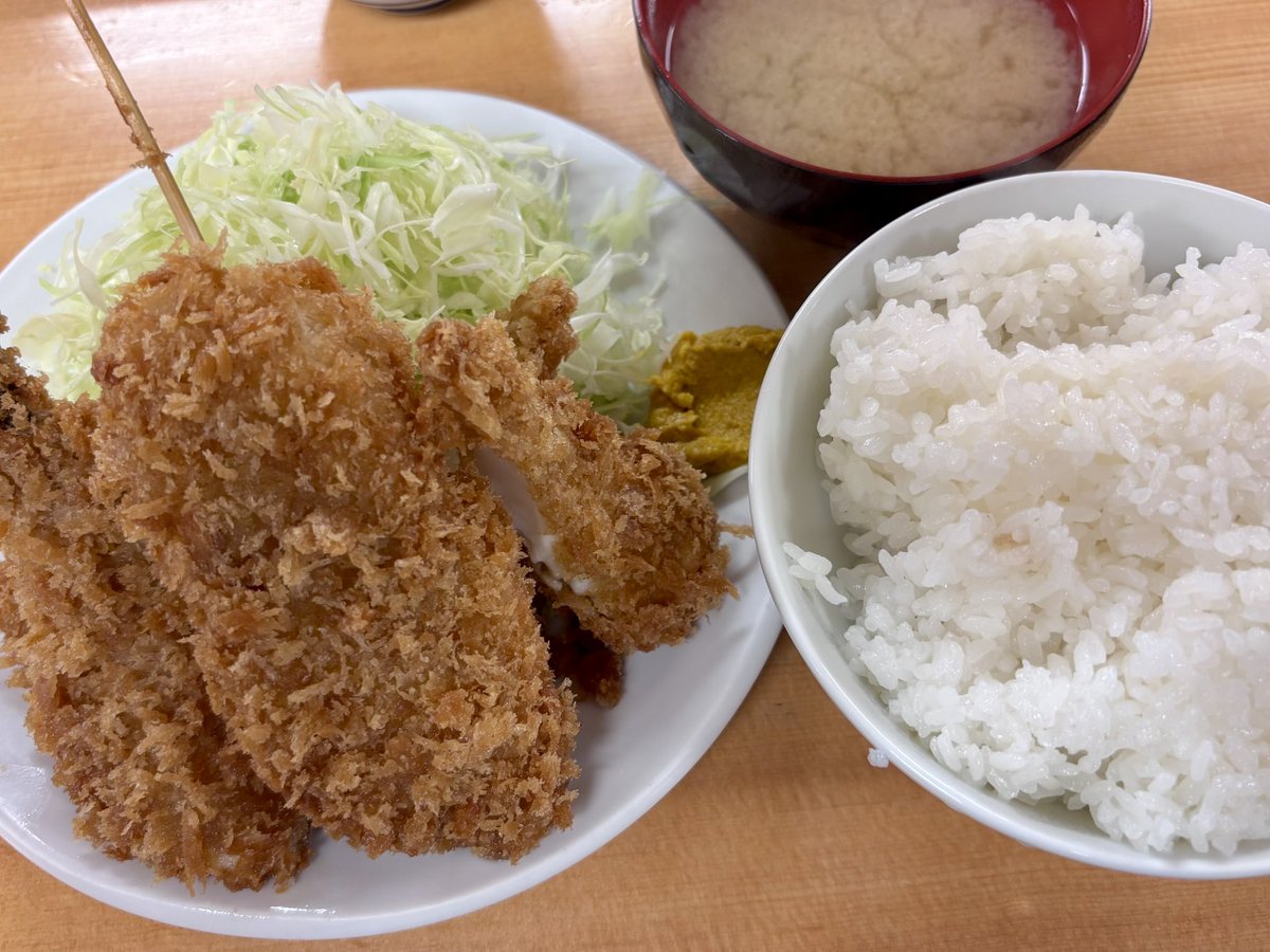 momo_zake's tweet photo. 2026/9/21@お江戸両国亭 柳家甚語楼の会・ナジミ 〜長月独演〜 (¥2500)

｢たらちめ｣ぼんぼり(白酒門下)
｢のめる｣甚語楼
｢花筏｣甚語楼
〜
｢付き馬｣甚語楼

:外は生憎の天気ですが、会場内は師匠のカラッと明るい声が響き渡る楽しい空間でした。本場所開催中の両国で聴く花筏は格別。付き馬も遊び人の詐欺師っぷりと受け身な馬の対比が可笑しく。楽しさ確約 大満足な会でした。