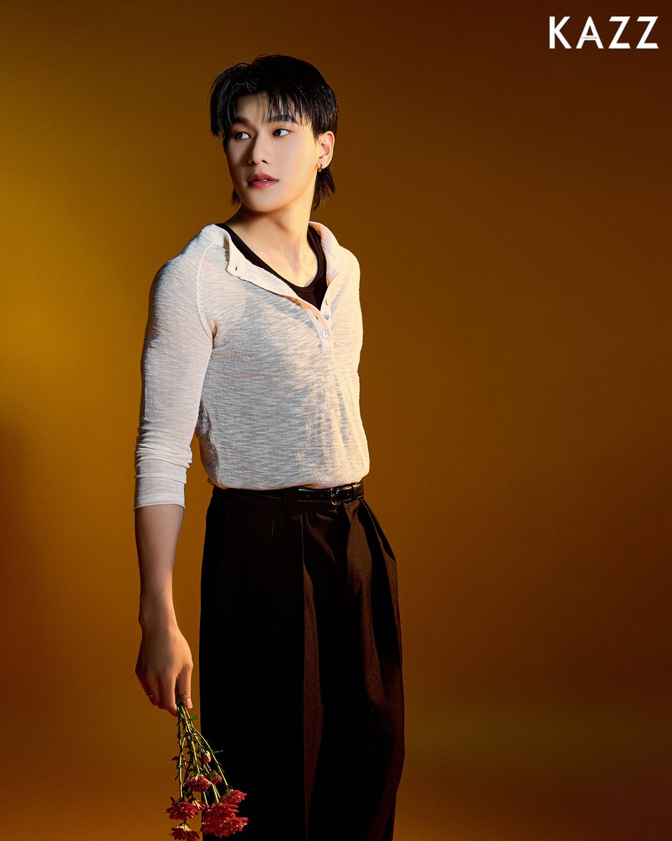 Kazzmagazine's tweet photo. #ฉันไม่รู้จักชื่อดอกไม้แต่จะหามาให้เธอ #OFFROAD

เหมาดอกไม้เพื่อเธอ! เก็บภาพความหล่อของหนุ่มมากความสามารถ 'OFFROAD' ที่มาพร้อมซิงเกิลล่าสุด "ฉันไม่รู้จักชื่อดอกไม้ (แต่จะหามาให้เธอ)" เพลงหวานชวนฝัน สำหรับคนไม่โรแมนติกที่พยายามเป็นคนโรแมนติกเพื่อเธอคนเดียว แม้จะไม่รู้จักชื่อดอกไม้สักดอก แต่ตั้งใจเลือกมาให้เธอ .. เพลงเพราะ ๆ บวกกับเสียงละมุนของหนุ่มออฟโรด เรียกได้ว่าฟังวนได้ทั้งวัน!

แฟน ๆ สามารถตามไปฟังเพลง "ฉันไม่รู้จักชื่อดอกไม้ (แต่จะหามาให้เธอ)" เพลงใหม่ล่าสุดจากหนุ่มหล่อ “OFFROAD” รับฟังได้ทาง YouTube : one music และทุกช่องทาง Streaming 💐

เพิ่มเติม : https://t.co/QLFc2hNspt

#KAZZMAGAZINE