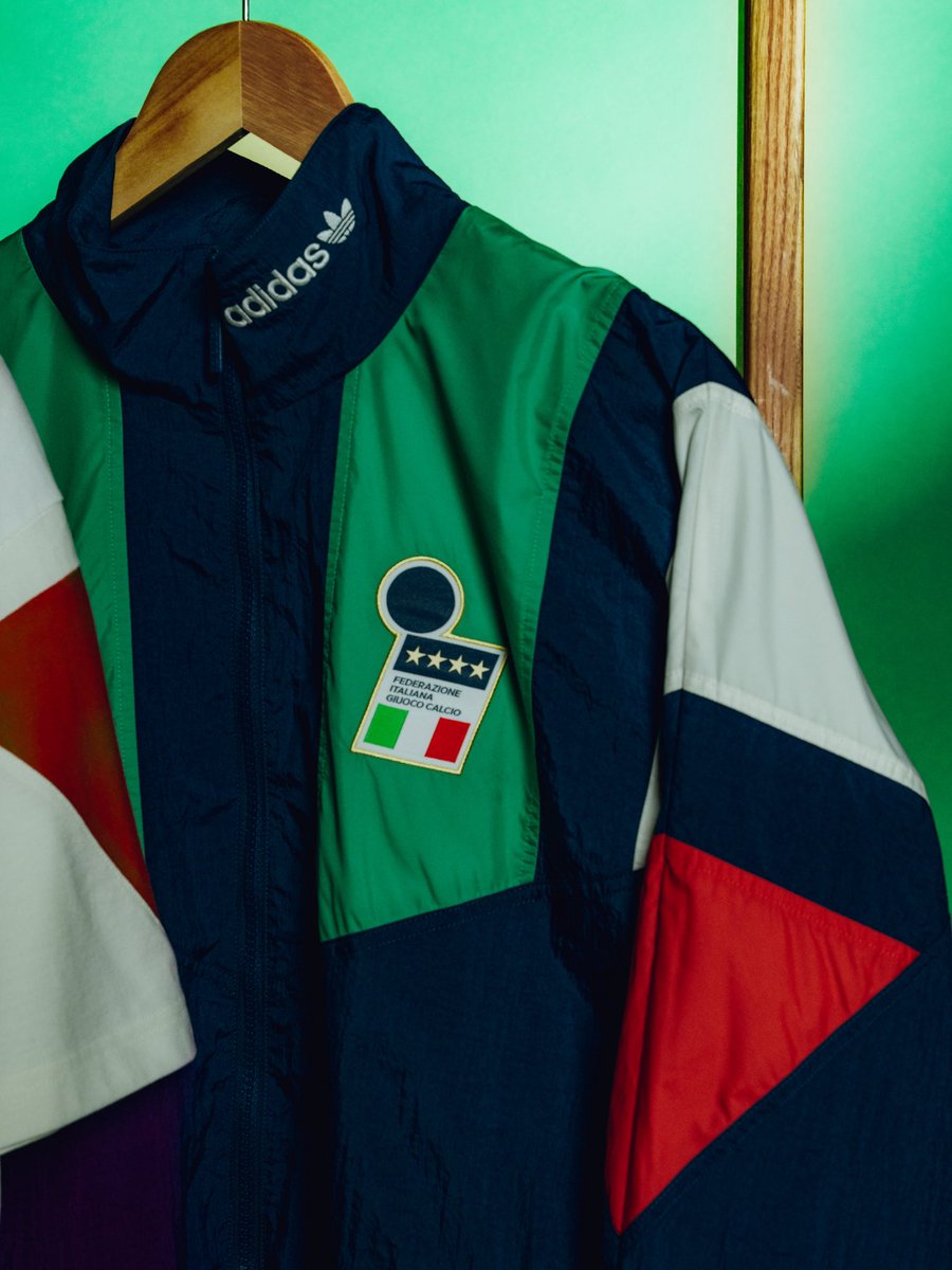 Azzurri's tweet photo. Old-school crest. Four-stars status ⭐️⭐️⭐️⭐️
Italian football heritage, reissued in EQT style 📎

@adidasfootball https://t.co/jxYpRrWhtQ
