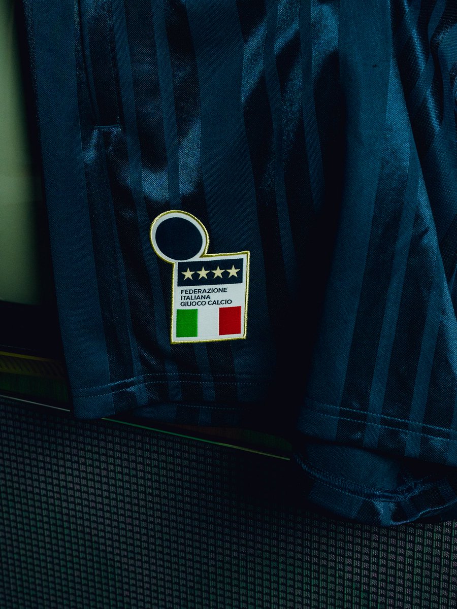 Azzurri's tweet photo. Old-school crest. Four-stars status ⭐️⭐️⭐️⭐️
Italian football heritage, reissued in EQT style 📎

@adidasfootball https://t.co/jxYpRrWhtQ