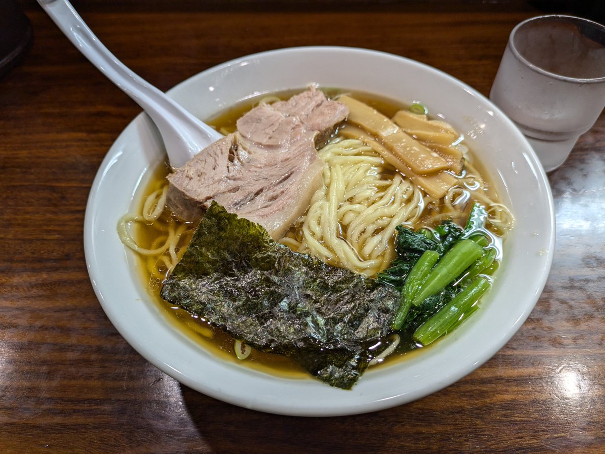 dramatic_marron's tweet photo. おはようございます！
これが八王子ラーメンってやつかぁ（？） https://t.co/9tY06WHHA5
