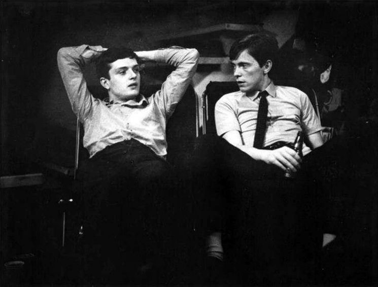 konvekse's tweet photo. Ian Curtis &amp; Bernard Sumner (Joy Division) https://t.co/p2tKcDYZOi