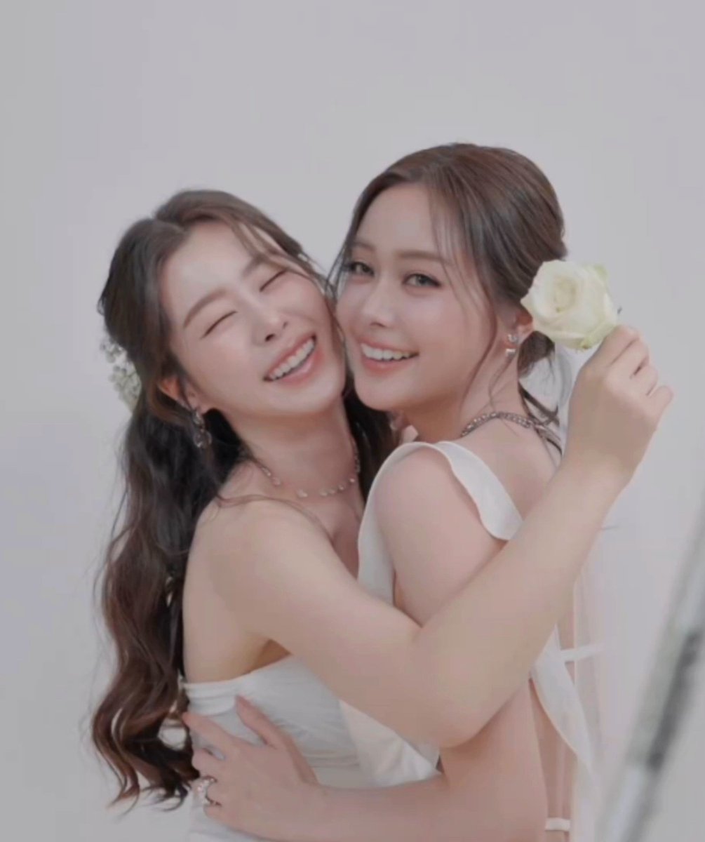 cuzrllybe's tweet photo. They’re such an unexpectedly perfect match 🫪🫪 https://t.co/8eNa4hpJ9f