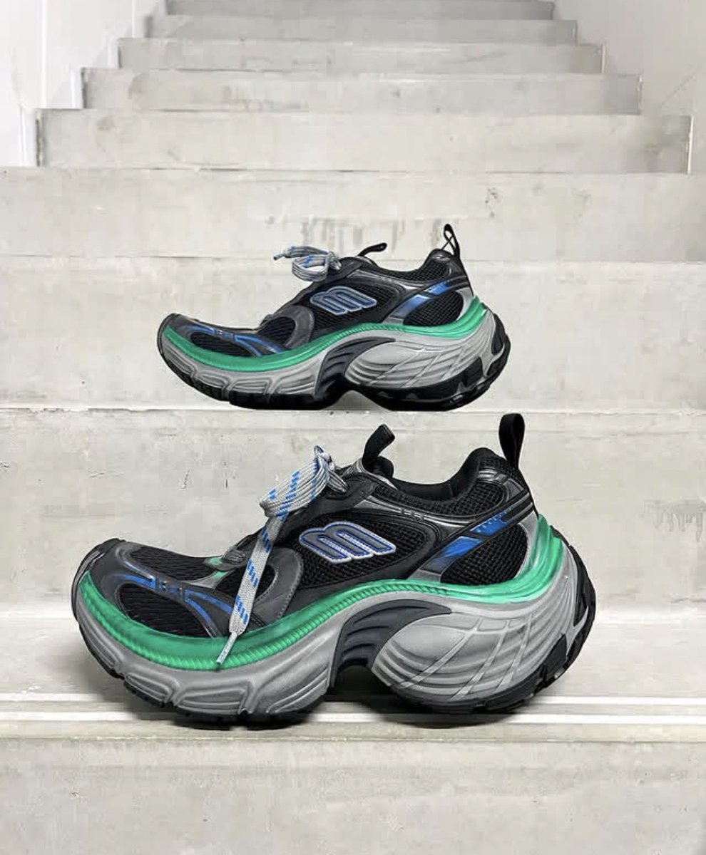 Adedamsley's tweet photo. Balenciaga x 10XL “GREEN BLACK”
Price 🏷️ N145,000
Free Delivery 🚚 (It depends on your location) https://t.co/waE4TGSEsJ