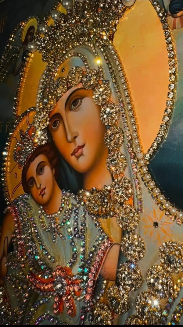 ShpiritusMovens's tweet photo. "Јер она, Ева, чу одлуку божанску:

У мукама ћеш рађати децу, а Ова, Богородица, чу речи: Радуј се, Благодатна!

Она чу: Бићеш потчињена и мужу своме, а Ова: Господ је с Тобом (1 Мојс. 3, 16; Лк. 1, 28)."

Свети Јован Дамаскин ☦️

Срећан празник рођења Пресвете Богородице ☦️ https://t.co/GDQ9F2c9uD
