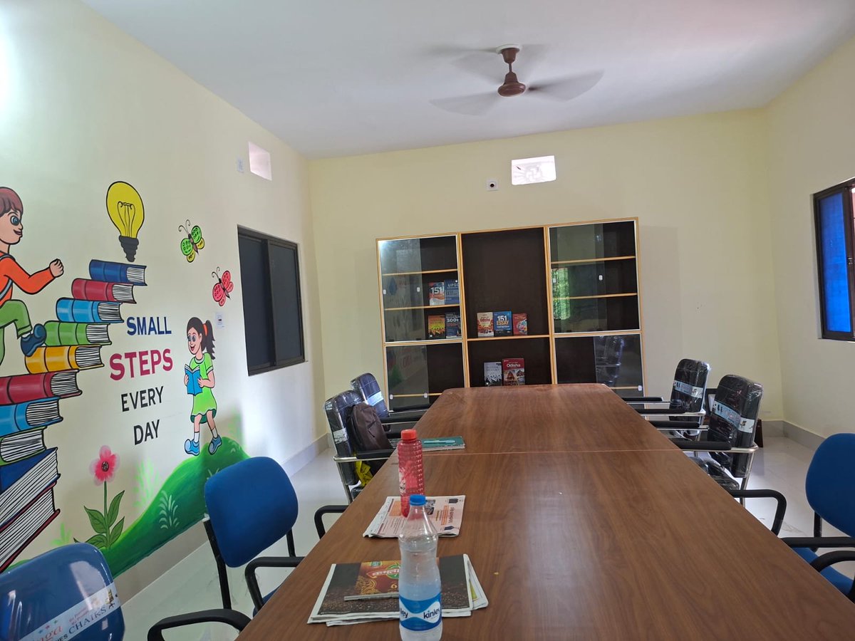 PRDeptOdisha's tweet photo. A Space to Read, Learn & Grow !

A Rural Public Library has been established at Nalipada, Arjunpur GP under Khordha Block through convergence of MP-LAD, SBM (G), MGNREGA and GP Fund, with a total investment of ₹15.00 lakh.

The library provides a dedicated space for students, youth and rural residents to read, learn and access knowledge, fostering a stronger culture of learning and community development.

#RuralLibrary #Convergence #RuralDevelopment #Khordha #Odisha #ReadingForGrowth @CMO_Odisha @RabiNaikBJP @OdishaMgnregs @PKhordha @DMKhordha @ZPKHORDHA