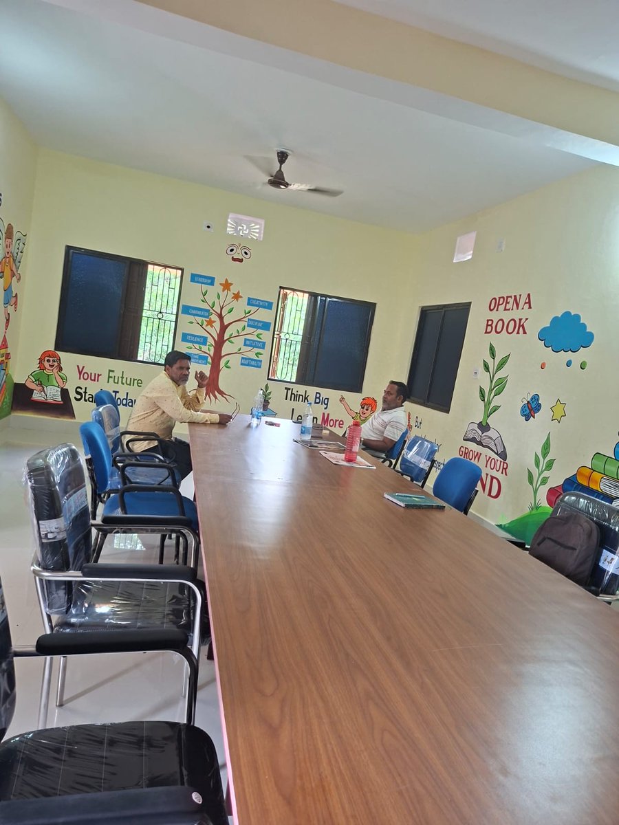PRDeptOdisha's tweet photo. A Space to Read, Learn & Grow !

A Rural Public Library has been established at Nalipada, Arjunpur GP under Khordha Block through convergence of MP-LAD, SBM (G), MGNREGA and GP Fund, with a total investment of ₹15.00 lakh.

The library provides a dedicated space for students, youth and rural residents to read, learn and access knowledge, fostering a stronger culture of learning and community development.

#RuralLibrary #Convergence #RuralDevelopment #Khordha #Odisha #ReadingForGrowth @CMO_Odisha @RabiNaikBJP @OdishaMgnregs @PKhordha @DMKhordha @ZPKHORDHA