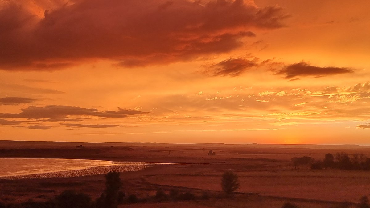 CIGALLOCANTA's tweet photo. Temperatura 🌡 a las 8h  6.4°
Buen y feliz día para todos.
Atardecer en la #lagunaDeGallocanta 
Lunes 21 de septiembre 2026 https://t.co/aPNefk8hAw