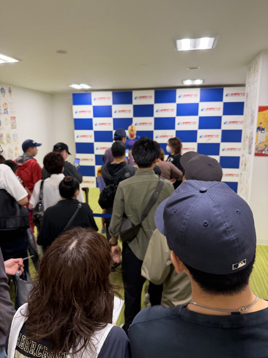 real_minowaman's tweet photo. 本日はキン肉マン、握手、撮影会に大雨の中お越しくださり、ありがとうございました。
お陰様で盛り上がりました。

明日は14:00〜超人体操。
#キン肉マンミュージアム
#超人体操 https://t.co/EGtsGTbWIv