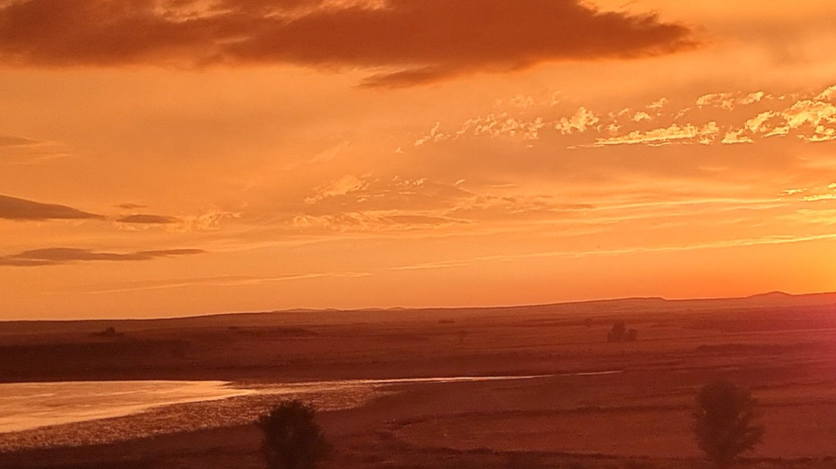 CIGALLOCANTA's tweet photo. Temperatura 🌡 a las 8h  6.4°
Buen y feliz día para todos.
Atardecer en la #lagunaDeGallocanta 
Lunes 21 de septiembre 2026 https://t.co/aPNefk8hAw