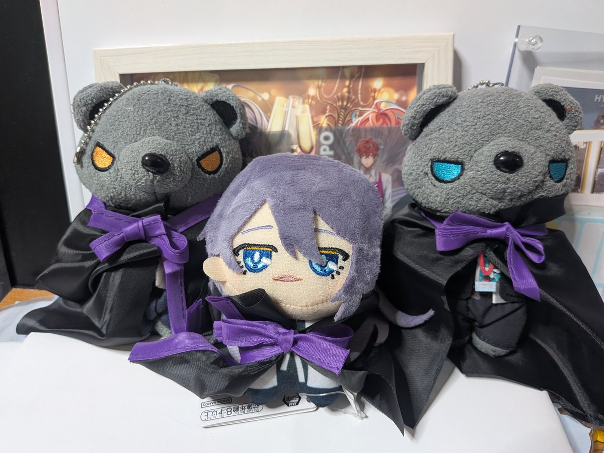 darkrsilver's tweet photo. 休みだから9周年のハロウィン🎃をぬい達に衣装作ってあげました。
独歩だけ騎士だけど、生地が余ったので三人黒衣装お揃い😄
#ヒプノシスマイク
#ハロウィン
#ぬい達着せ替え https://t.co/z8R6AQVtAl