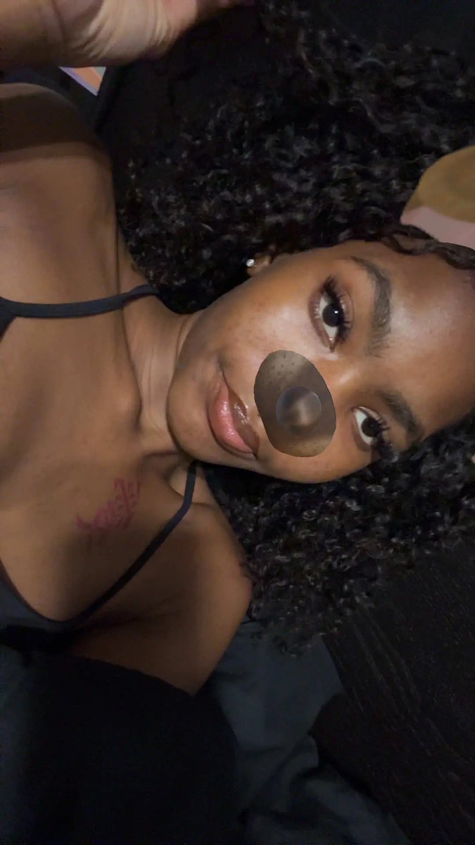 evildarkskinkiy's tweet photo. i wish i learned to love my nose so i could stop relying on the dog filter https://t.co/H8ZB5Ym11D
