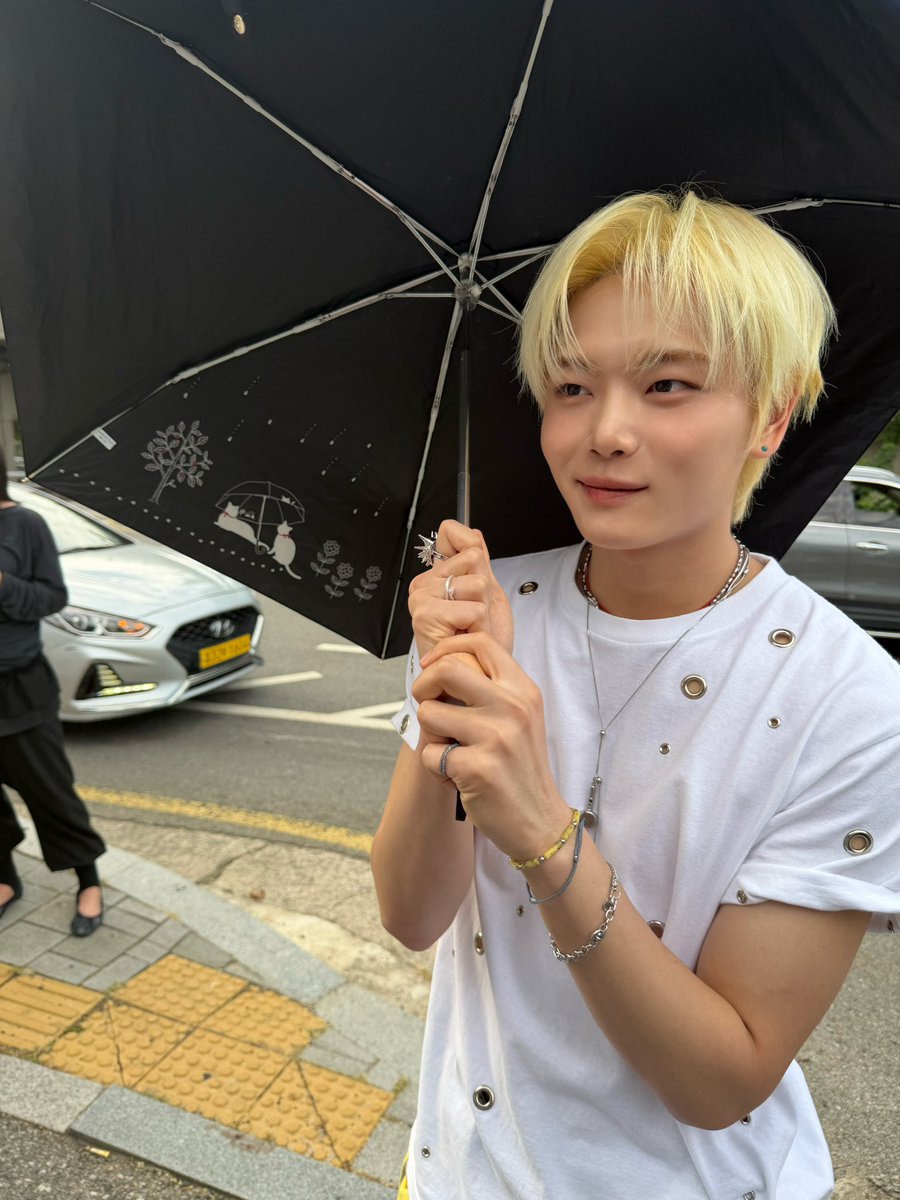 1VERSE_official's tweet photo. [📸] 1VERSE LOOP MV Behind 1

🔗 https://t.co/uPrLpiptXp

#1VERSE #유니버스 #1VERSE_LOOP #LOOP https://t.co/Zk7N28YGuV