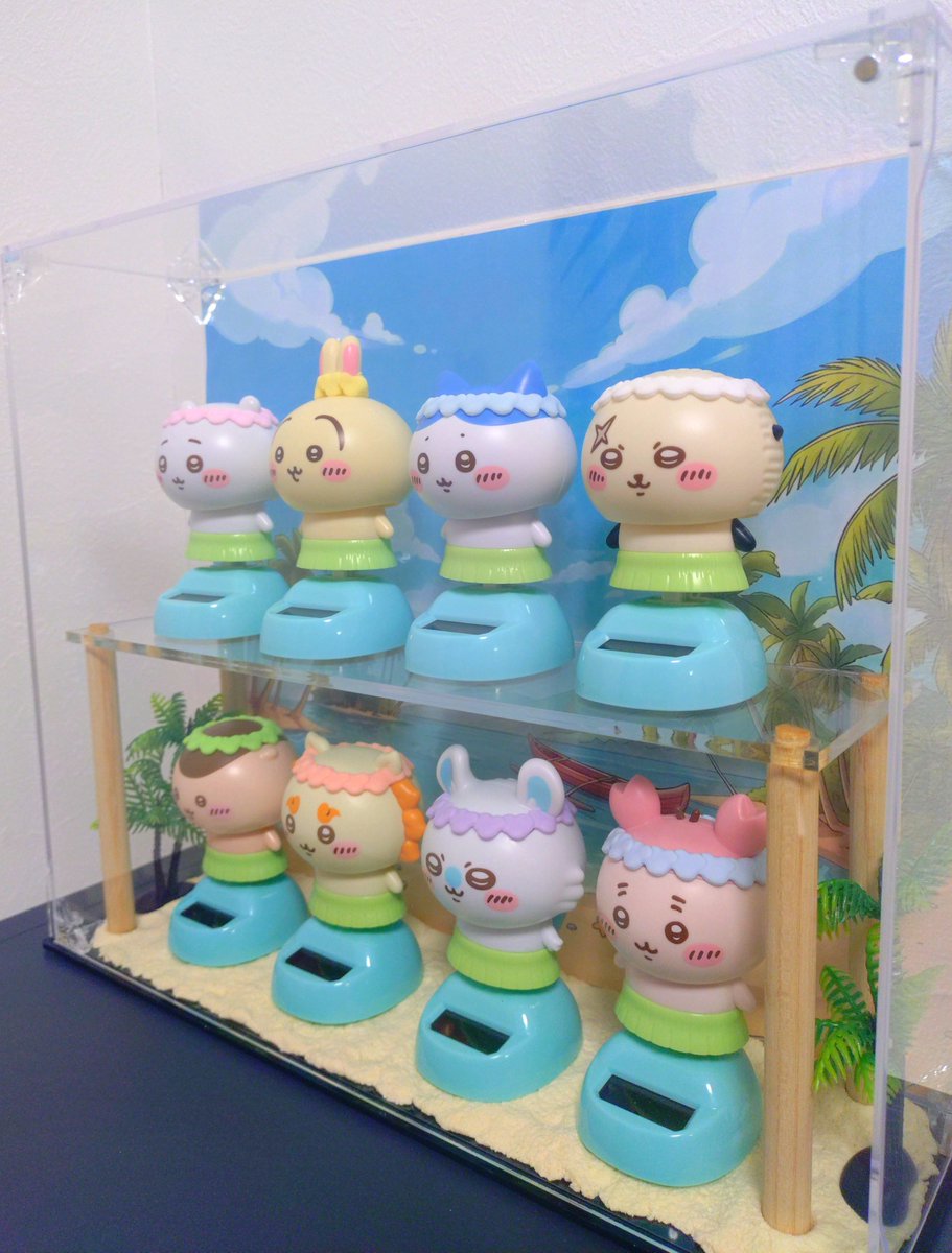 LAGDOOL's tweet photo. ちいかわ　映画のひみつ本が欲しかったから2回目見てきた

アクリルケース届いたからゆらゆらソーラーフィギュア入れたらちょうどよい

＃ちいかわ https://t.co/kgSFCPkvBE