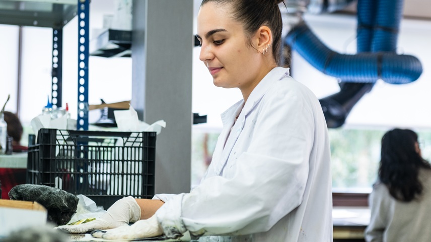 uclm_es's tweet photo. La UCLM logra financiación estatal para incorporar a ocho jóvenes doctores durante tres años. La institución académica se encuentra entre las catorce universidades españolas con más contratos financiados en la convocatoria Juan de la Cierva.
https://t.co/E08EMeh9m0 https://t.co/otOXr9XiTu
