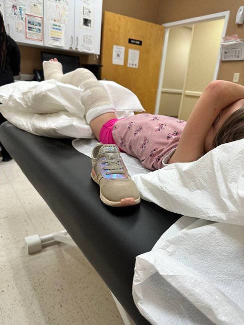 LILI_UPDATE's tweet photo. Sick child proof 🌴 https://t.co/HA24QdtVXl