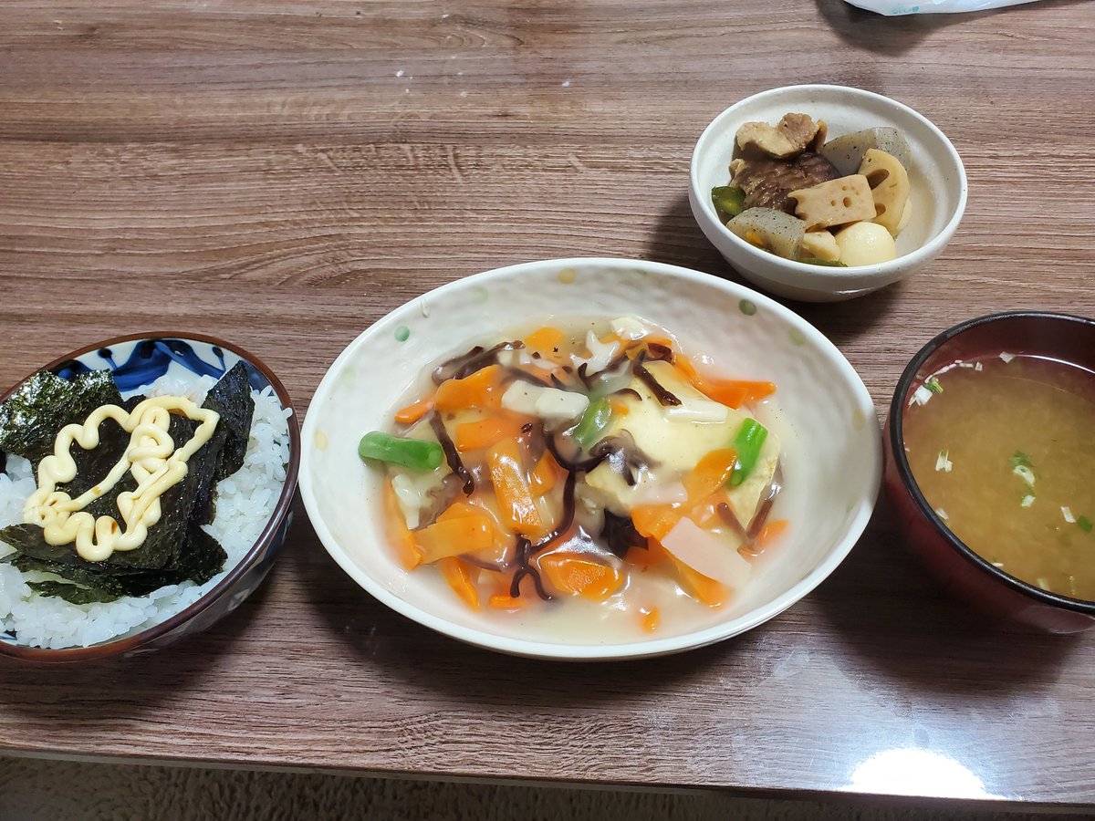 tukimyon's tweet photo. 夜勤明け→起きて配信海賊昇格→帰って煮物と餡掛け豆腐作る→今
うーん、理想の夜勤明け https://t.co/y4vUqzEb8C