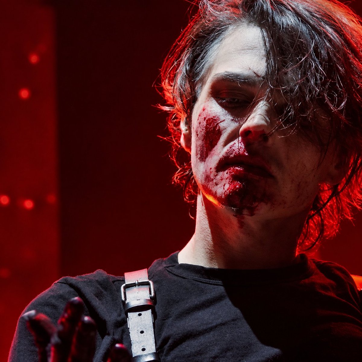 mandymustdie's tweet photo. Essa foto esta me enlouquecendo. Gerard Way você é tudo pra mim. https://t.co/CAq4GmGuqJ