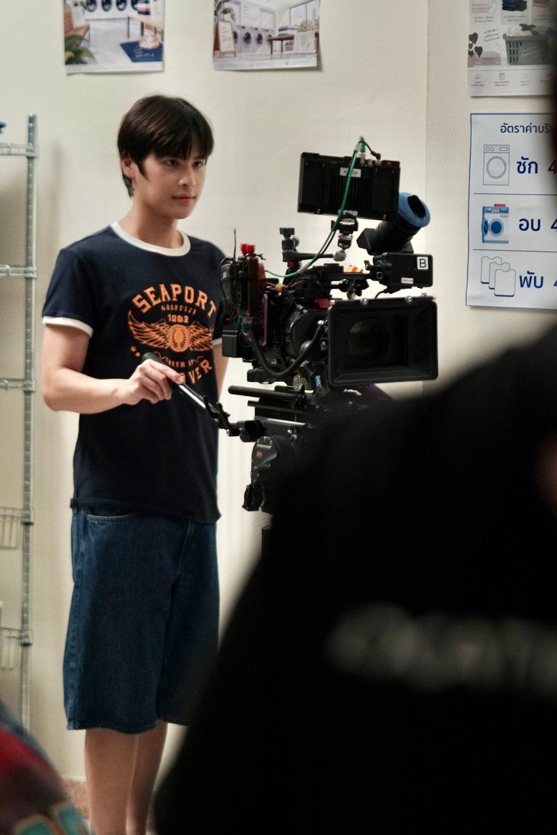 RoommateChaos's tweet photo. ชอบมองกล้องจัง 😊🎥
กล้อง =
#RoommateChaosQ4 🚪🛏️

Q4 l Roommate Chaos หอในหัวใจวุ่นรัก
#RoommateChaos
#GMMTV
@mmarkpkk @Tpkkrubs https://t.co/1giHDX2r93