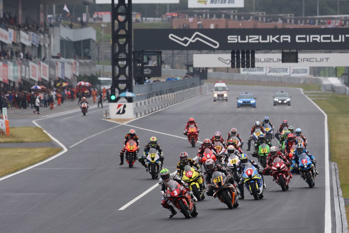 suzuka_event's tweet photo. 10/24(土)・25(日)開催
「2026 MFJ全日本ロードレース選手権シリーズ 第7戦 第58回 MFJグランプリ スーパーバイクレース in 鈴鹿」

明日、9月23日(水・祝)11:00からチケット販売開始です！📢
タイムテーブルも公開中👀
https://t.co/hg34PEcGFk

詳しくはコチラ👇
https://t.co/pS7l2Nyz2a
#全日本ロードレース #JRR #MFJGP