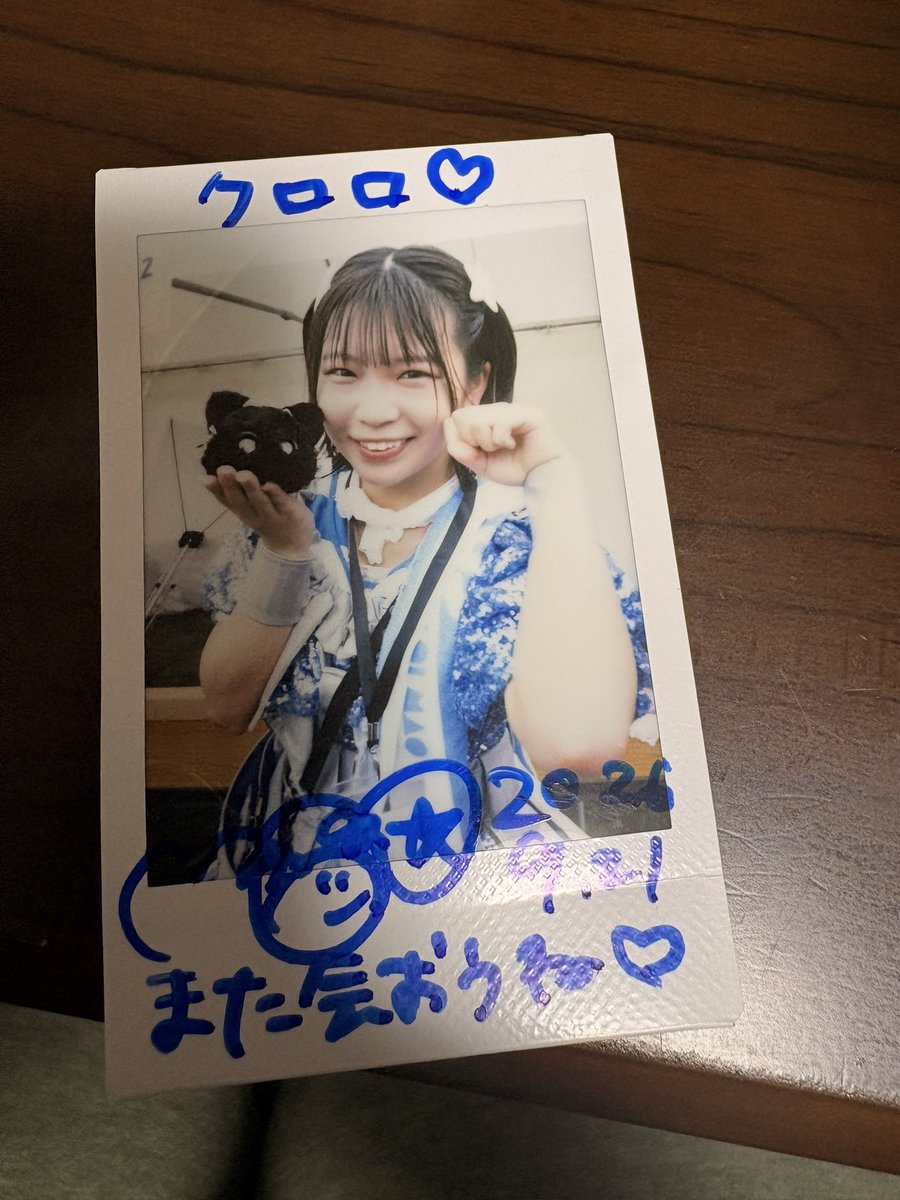 ItigatsuU's tweet photo. ご新規様は無料でチェキしてもらえるってことで、好き系のお顔だった葵ちゃんのところに並ばせてもらって，クロロと撮影してもらった。近くで見ても可愛かった。私はこういうふんわりまる顔のおぼこい感じが好きなのです……しかし，チェキ……めちゃくちゃ緊張した……剥がしもゆっくりでびっくりした https://t.co/UXkYnipC6l