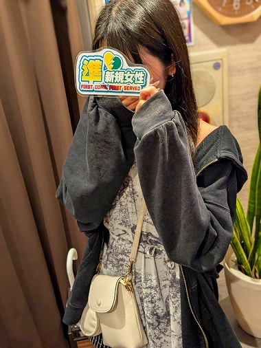 GYAKUNANDESU's tweet photo. 台風をもろともしない
女性の来店力😳

台風でも強い事を証明してます！

家から出たいけどすることない
って方は是非逆ナン館に♪

#モモカフェ逆ナン館 #出会い喫茶 #出会いスポット #新宿 #新宿デート #逆ナン https://t.co/kr2DNh2K2t