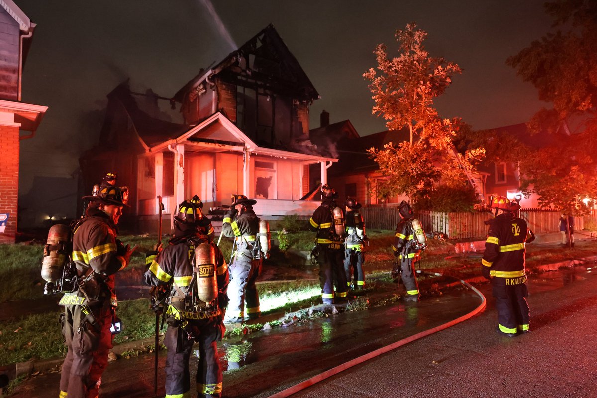 IFD_NEWS's tweet photo. 1:38 AM - #IFD Arson Investigators investigating after heavy fire breaks out in vacant two story structure at 230 N Walcott St and damages 3 other homes nearby.  One adult male occupant, in the home next door, was alerted by firefighters who then assisted with his safe evacuation https://t.co/ruoxa5l6Ho