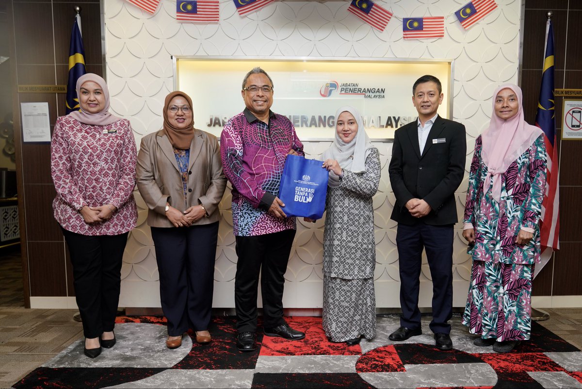 erwinkhairulahm's tweet photo. Sebentar tadi saya menerima Kunjungan Hormat Presiden Tribunal Anti Buli (TAB), Puan Nurul Husna Awang. JAPEN bersedia menjalin kerjasama strategik dengan TAB bagi memperkenalkan Akta Antibuli 2026 (Akta 876) menerusi hebahan di lapangan dan media sosial. https://t.co/8yyXtp24Pd