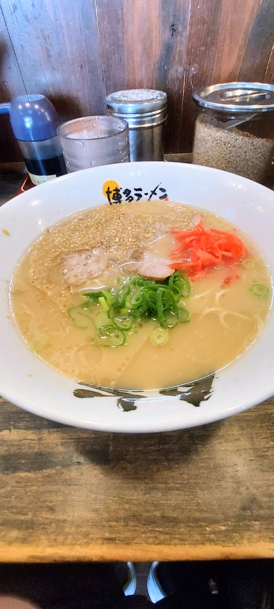 1005taka's tweet photo. ラーメン￥320
17時前なのに満席
#博多ラーメン膳 https://t.co/rzms5deKyL