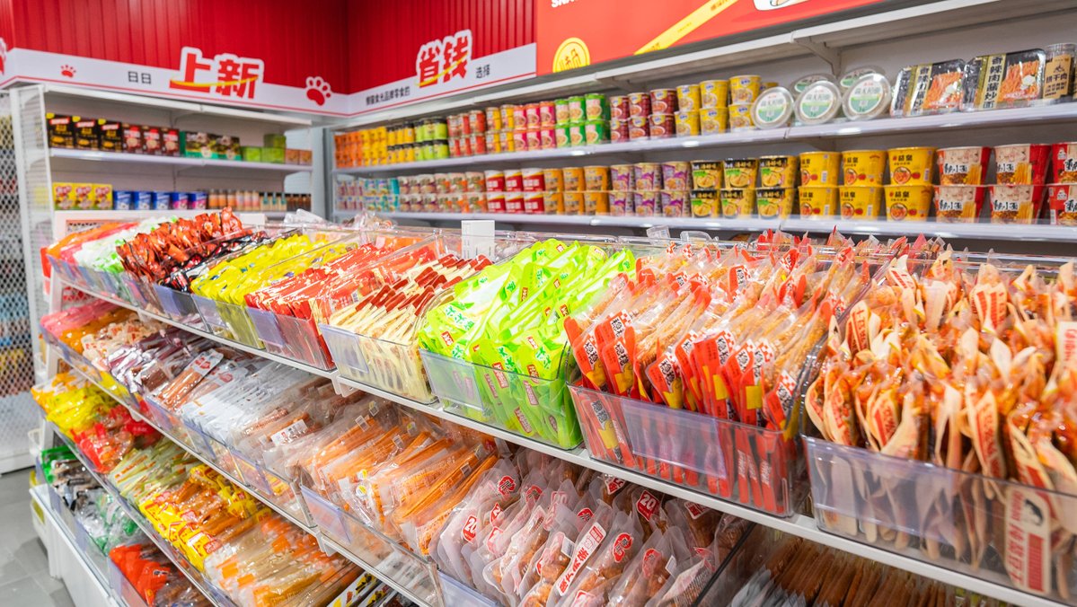SadevaBintang's tweet photo. Stocked up on cold brew, instant ramen u0026 grab-and-go snacks for the workweek! https://t.co/eosJtZV1qM