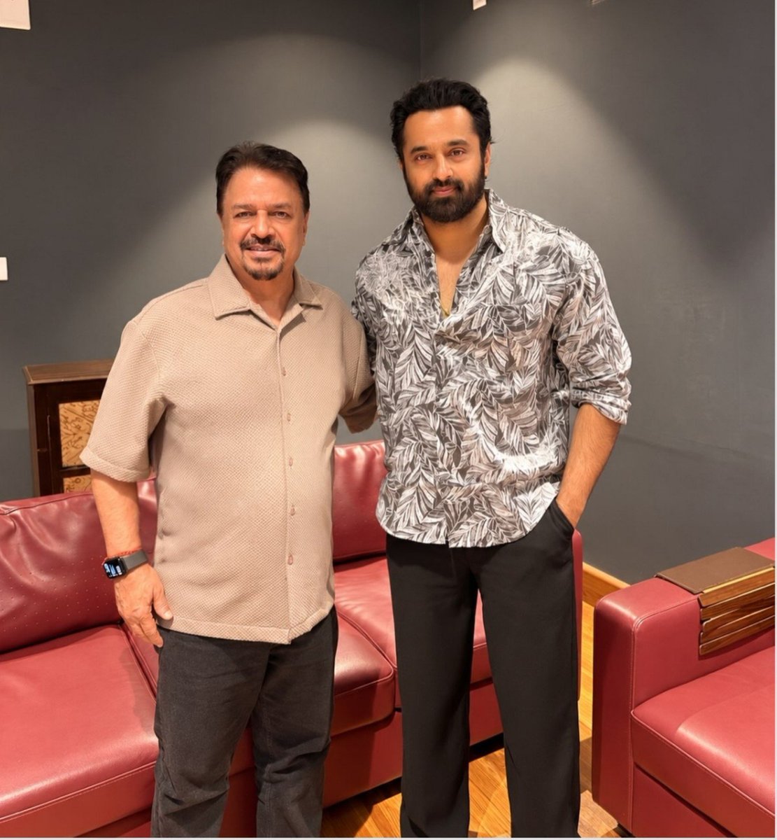 VRFridayMatinee's tweet photo. Unni Mukundan 's Hero - Director - Writer Triple Act !!

Unni will play lead role,pen the script and direct the film.

Produced by Panorama Studios &amp; Unni Mukundan Films. https://t.co/MxTzKhXyJb