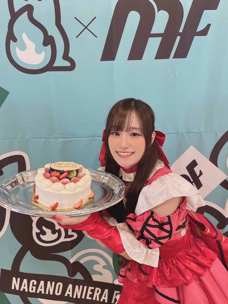 yuri_f_shibainu's tweet photo. なんと…！昨日のステージ後に、
アニエラさんからお誕生日ケーキをいただきました🎂✨✨ありがとうございます…！！！

スタッフの皆さまもお優しい方ばかりで…！
初出演にお誕生日ケーキに、嬉しいことがいっぱいな心温まる忘れられない一日になりました✨
#アニエラ https://t.co/0poRssews4