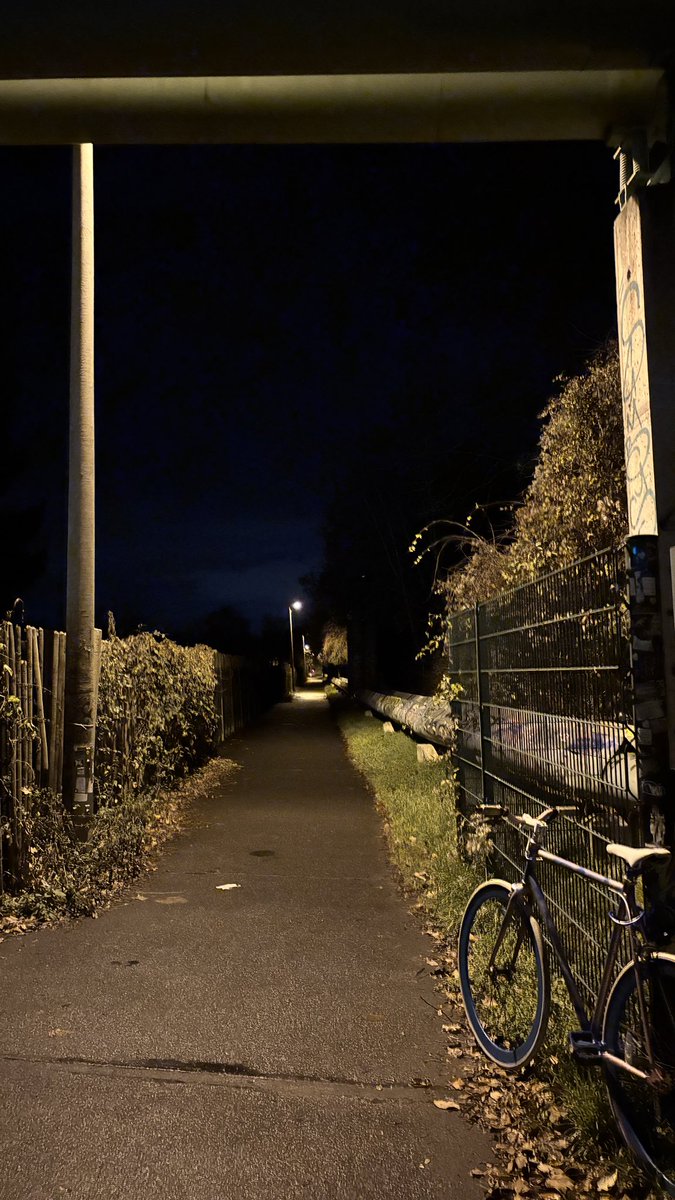 David___Alberto's tweet photo. @GoodAdviceJacky Here is some true Germany: Grey, hostile, scary and depressing https://t.co/bPIfSpC34c