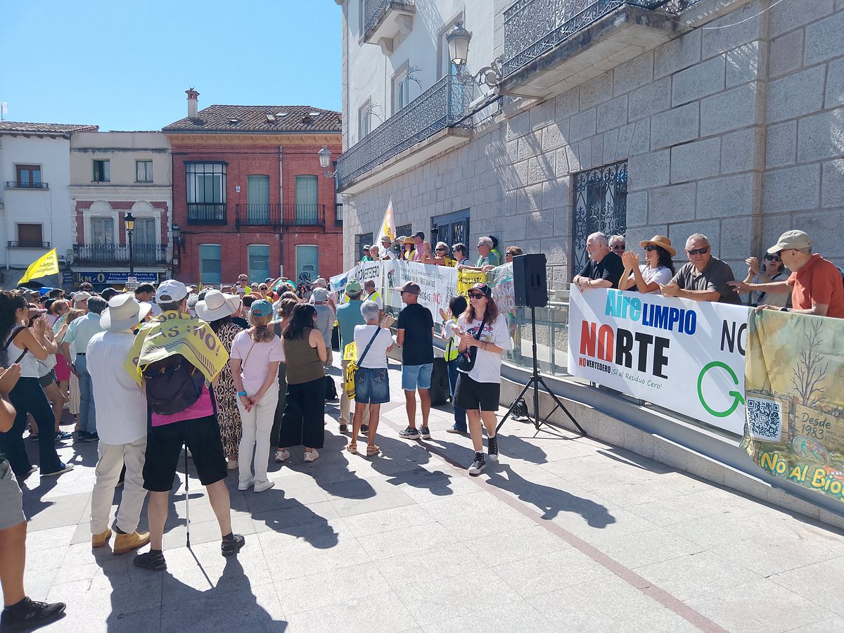 AVColmenarViejo's tweet photo. 🔥✊ Ayer, #ColmenarViejo y Tres Cantos GRITARON JUNTOS:

 🚫 ¡NO A LA MACROPLANTA! 

Ni los obstáculos que ponen nos callarán. ¡ÚNETE Y SIGAMOS LUCHANDO! 💪 https://t.co/C5OiBwkA69